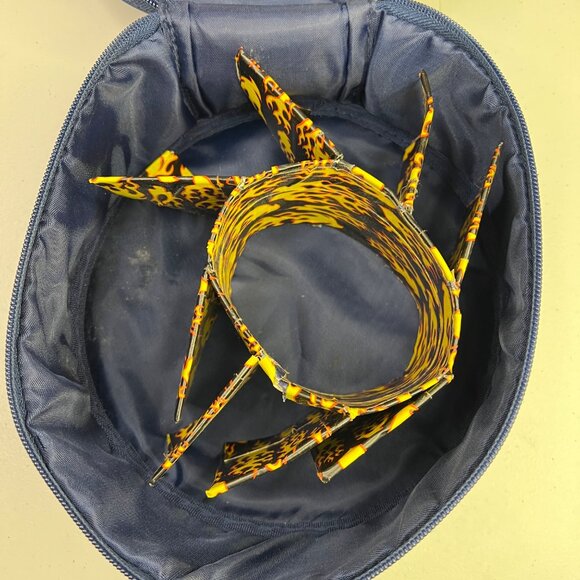 Skylanders Spyros Adventure Themed Round Storage Case With Zipper Closure - Picture 7 of 9